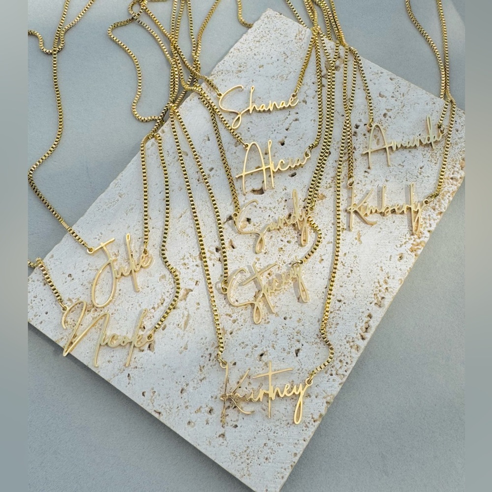 ✨Custom Gold Name Necklace – 18K Plated Stainless Steel - Picture 1 of 1